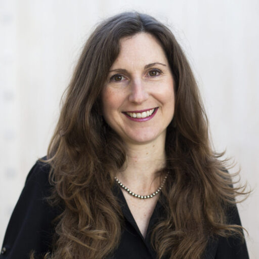 headshot of amy cell