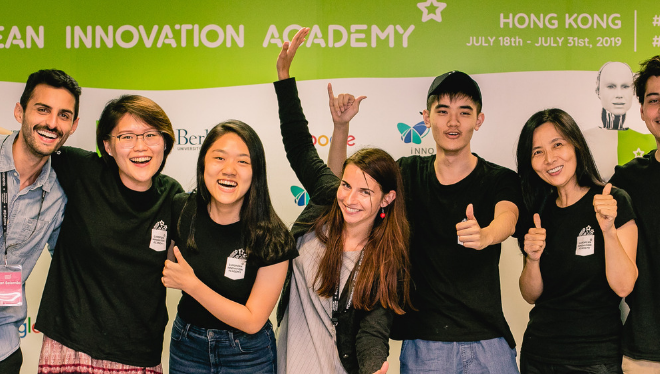 Several students celebrating the European Innovation Academy